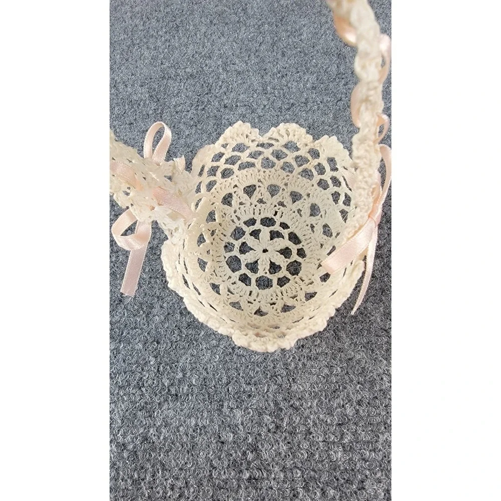 Vintage Dainty Crocheted Starched Easter Basket w/Flowers &‎ Handle